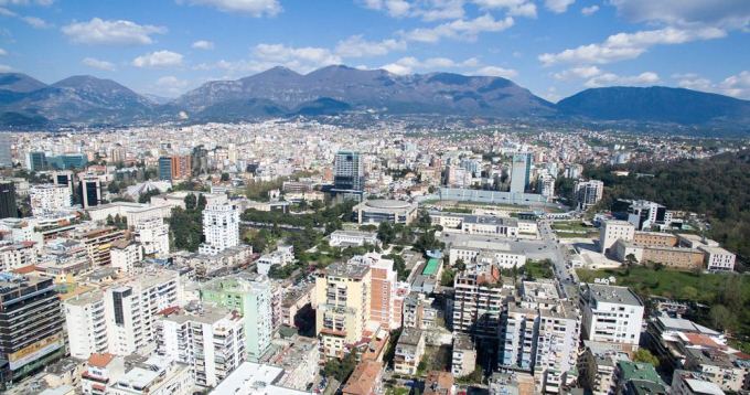 Vijon rritjen cmimi i ndertesave - Shkak problemet fiskale dhe ngerci me taksen